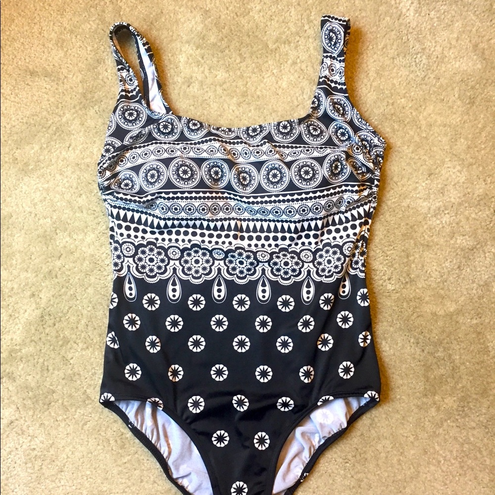 Great Lengths Size 12 Black & White Bathing Suit